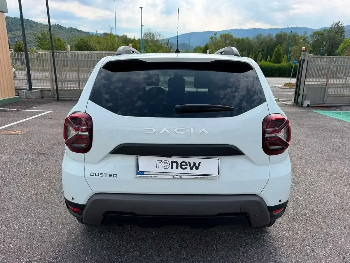 Usata Dacia Duster Journey 101 CV (74 kW) 2023 Bianco SUV