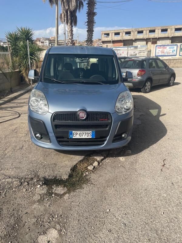 Usata Fiat Doblò 135 CV (99 kW) 2012 Grigio Monovolume