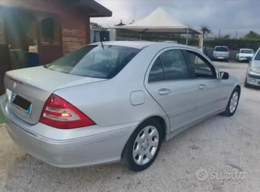 Usata Mercedes C220 Elegance 150 CV (110 kW) 2004 Grigio Berlina