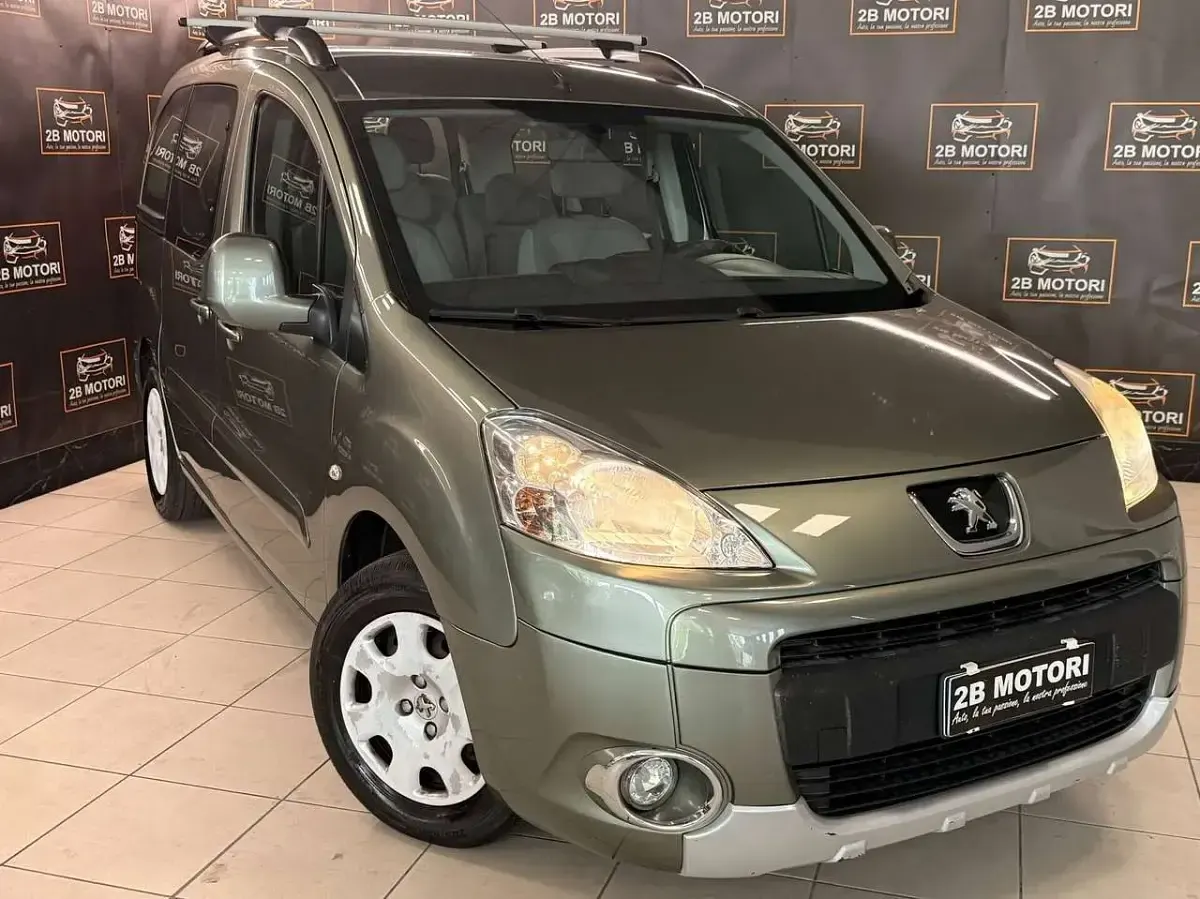 Usata Peugeot TePee Outdoor 111 CV (81 kW) 2011 Grigio Station wagon