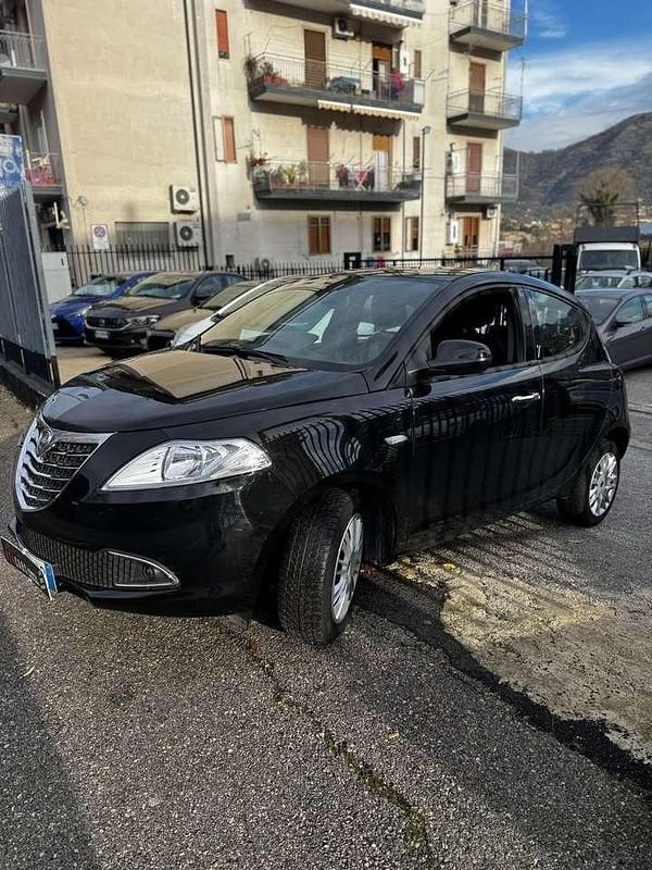 Usata Lancia Ypsilon Platinum 95 CV (69 kW) 2012 Nero Utilitaria