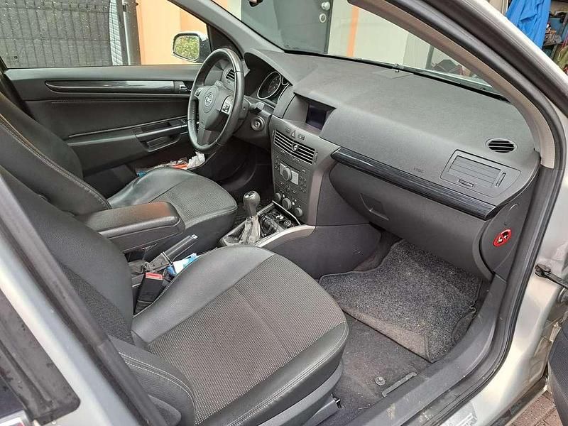 Usata Opel Astra 105 CV (77 kW) 2006 Argento Berlina