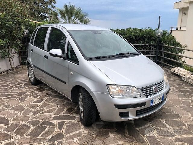 Usata Fiat Idea 95 CV (69 kW) 2011 Grigio Monovolume