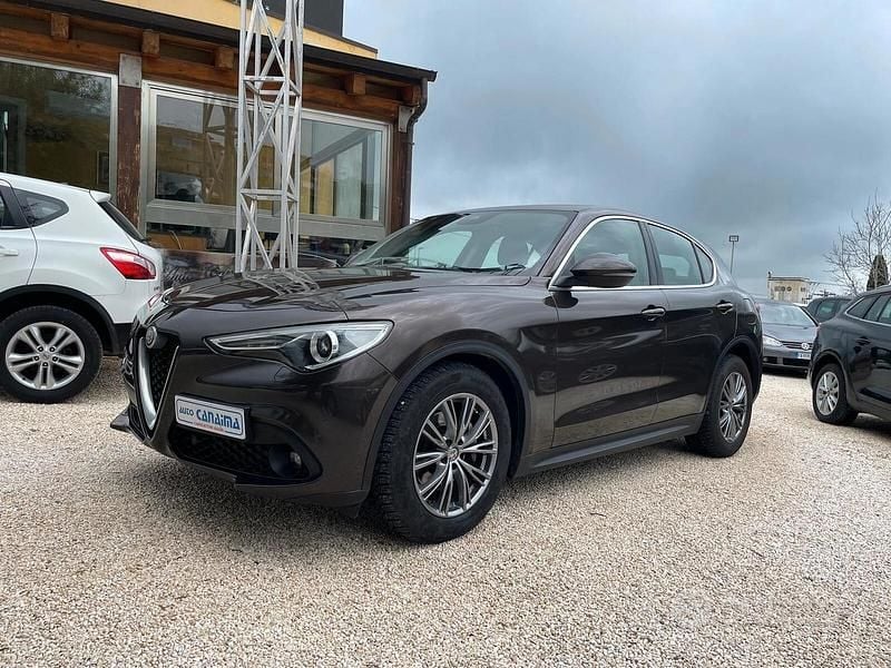 Usata Alfa Romeo Stelvio Executive 180 CV (132 kW) 2018 Marrone SUV