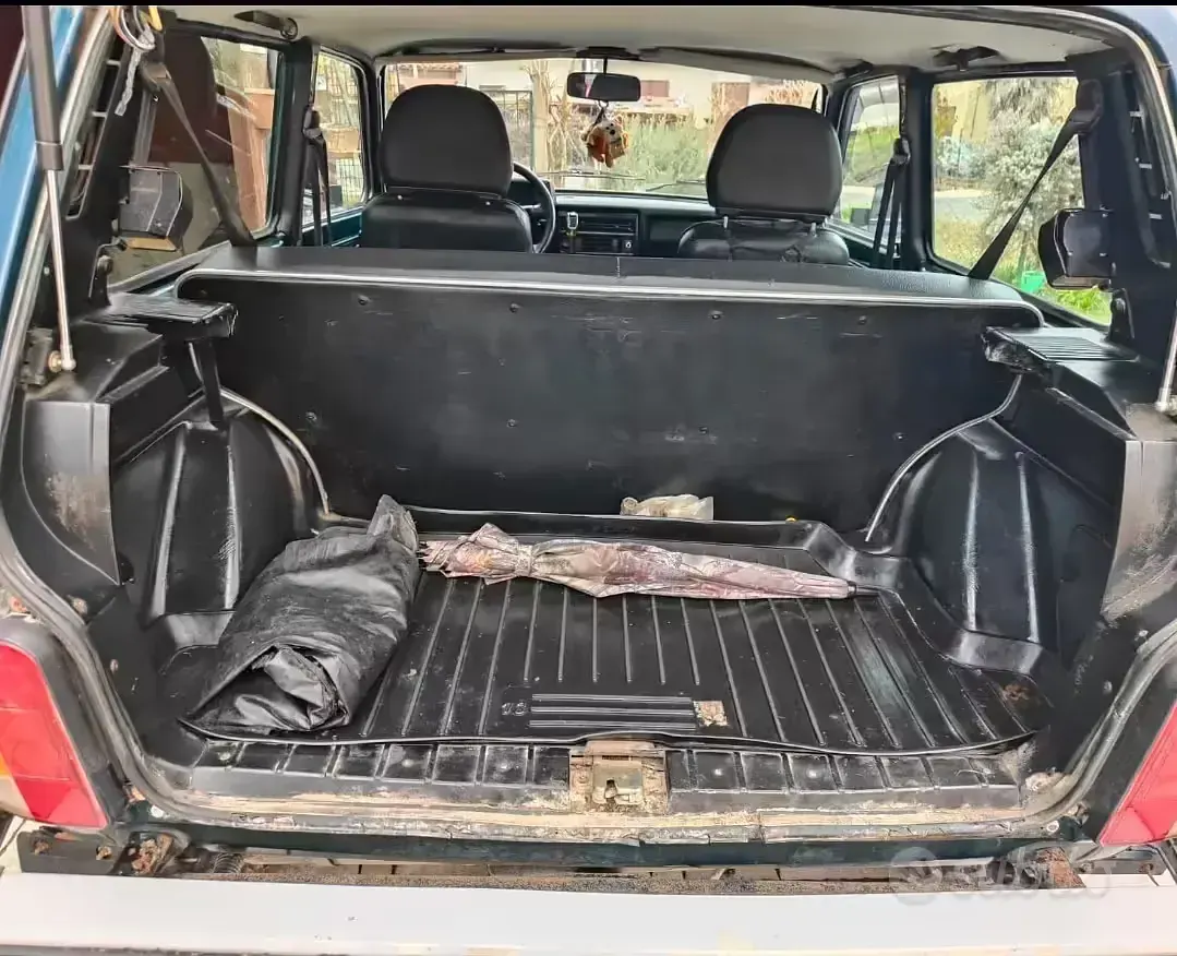 Usata Lada niva 81 CV (59 kW) 2010 SUV