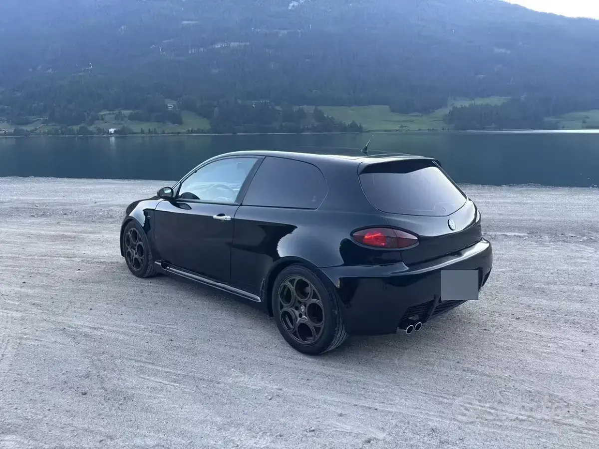 Usata Alfa Romeo 147 250 CV (183 kW) 2003 Nero Utilitaria