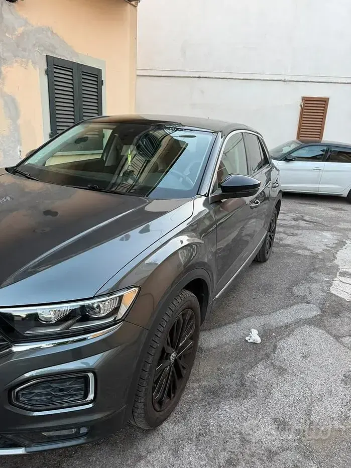 Usata VW T-Roc 150 CV (110 kW) 2018 Grigio SUV