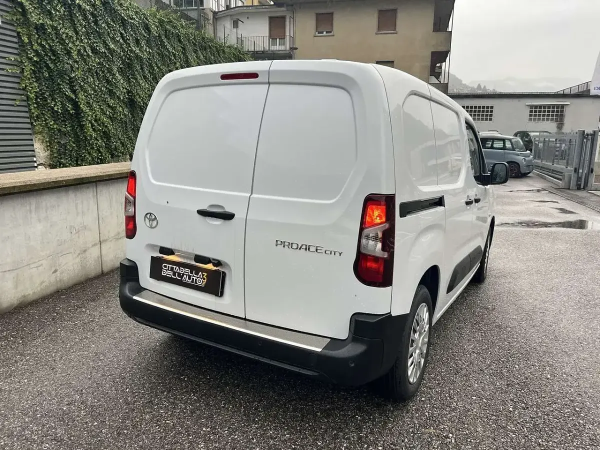 Nuova Toyota Proace City City 102 CV (75 kW) 2026 Bianco Monovolume