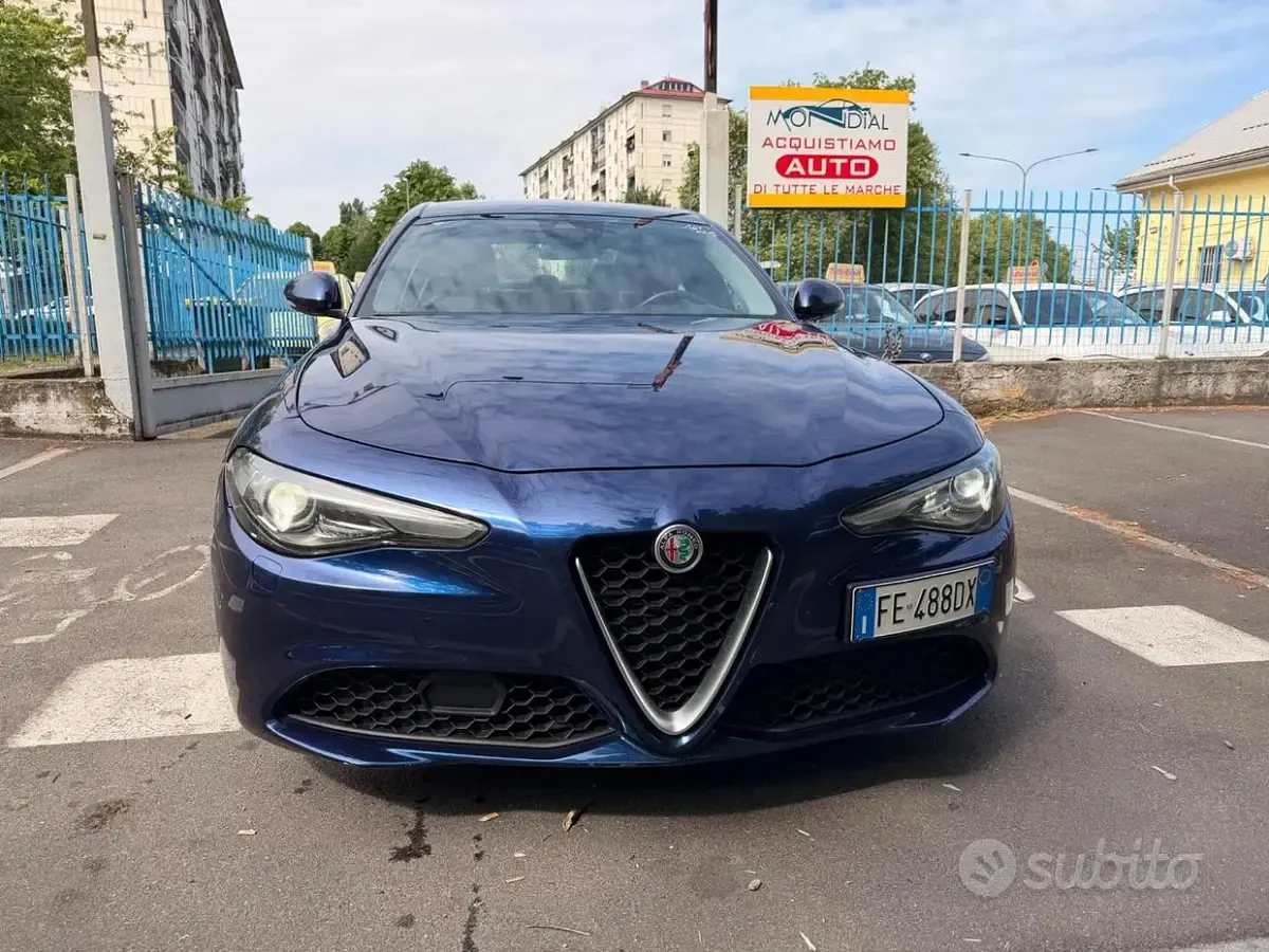 Używany Alfa Romeo Giulia Business 180 KM (132 kW) 2016 Niebieski Sedan/Limuzyna