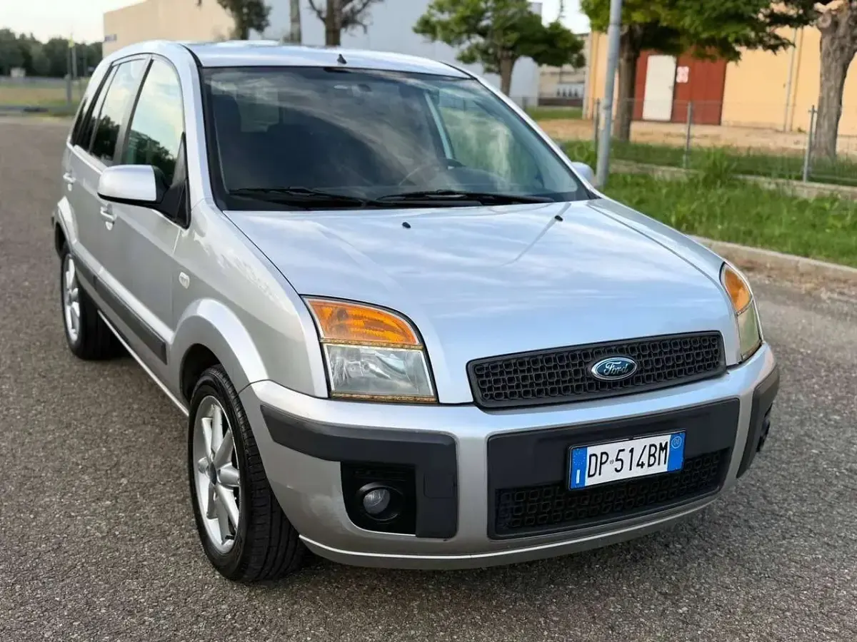Usata Ford Fusion 80 CV (58 kW) 2008 Grigio Utilitaria