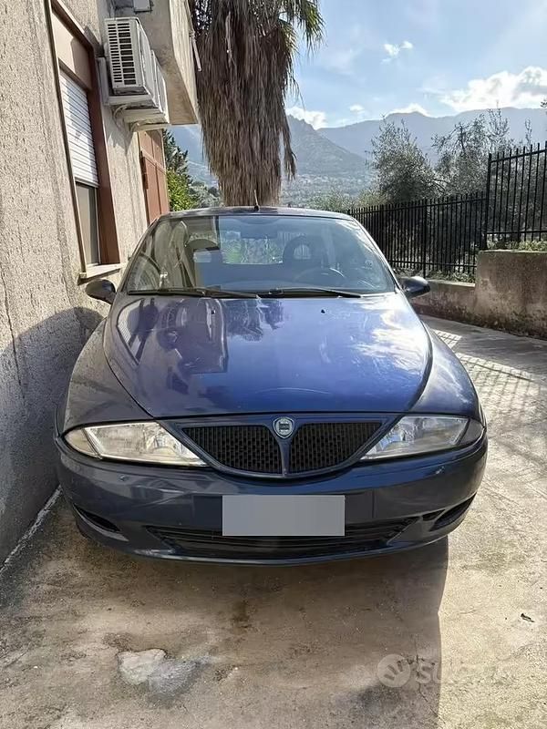 Usata Lancia Ypsilon 60 CV (44 kW) 2001 Blu Utilitaria