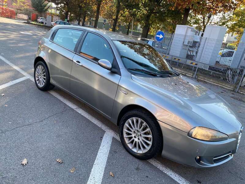 Usata Alfa Romeo 147 Progression 105 CV (77 kW) 2007 Grigio Utilitaria