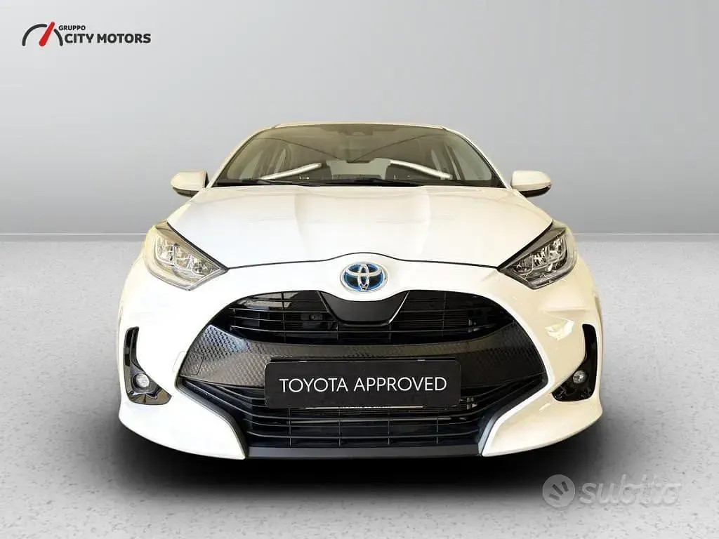 Usata Toyota Yaris Hybrid Trend 116 CV (85 kW) 2022 Bianco Berlina