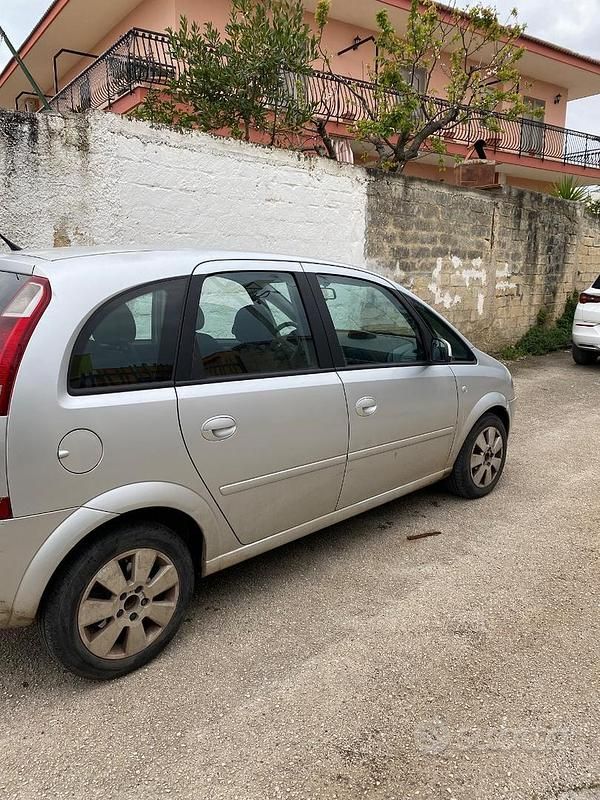 Usata Opel Meriva 101 CV (74 kW) 2004 Grigio Monovolume