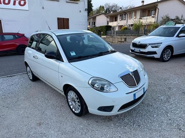 Usata Lancia Ypsilon 69 CV (50 kW) 2012 Bianco Utilitaria