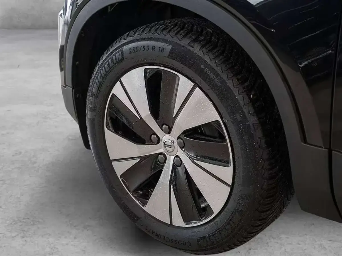 Usata Volvo XC40 Momentum 150 CV (110 kW) 2021 Nero SUV