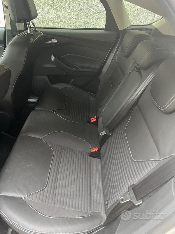 Usata Ford Focus 120 CV (88 kW) 2015 Grigio Berlina