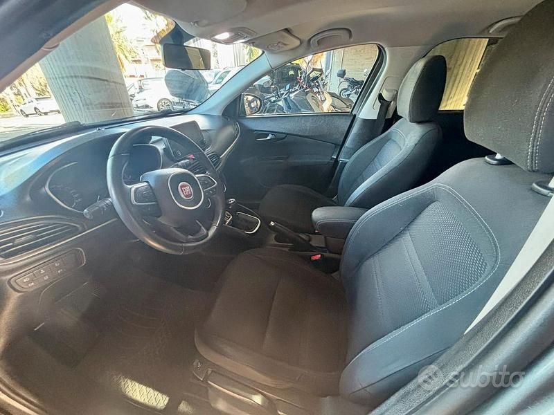 Usata Fiat Tipo 120 CV (88 kW) 2018 Grigio Berlina