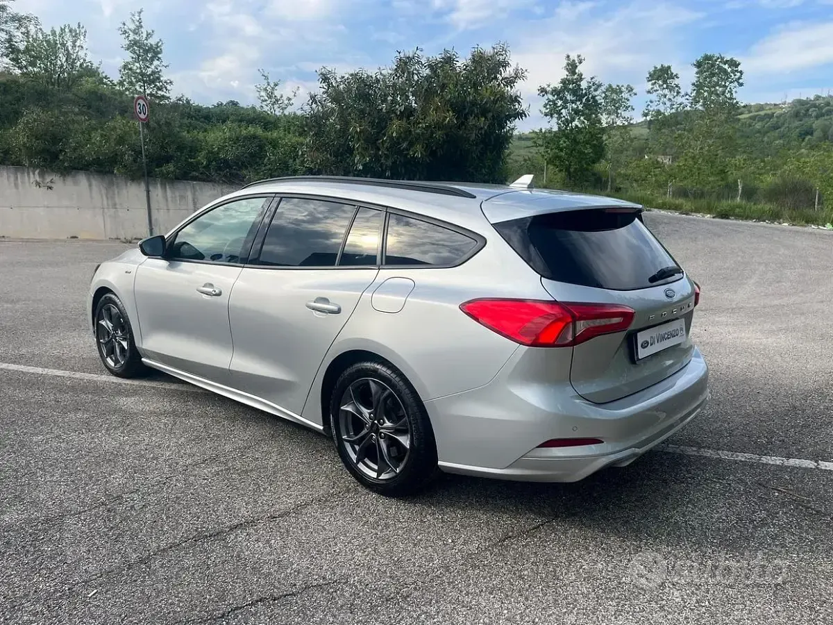 Usata Ford Focus ST-Line 120 CV (88 kW) 2021 Grigio Station wagon