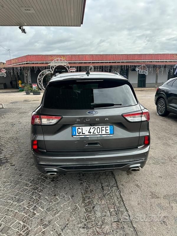 Usata Ford Kuga 120 CV (88 kW) 2022 Nero SUV