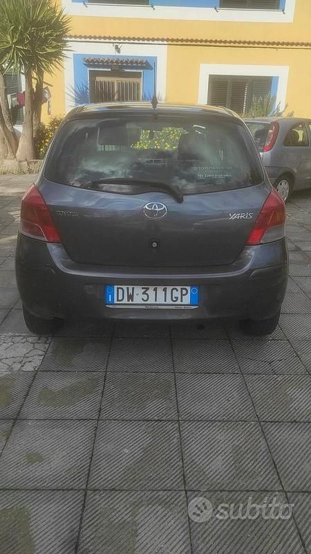 Usata Toyota Yaris 2009 Grigio Berlina