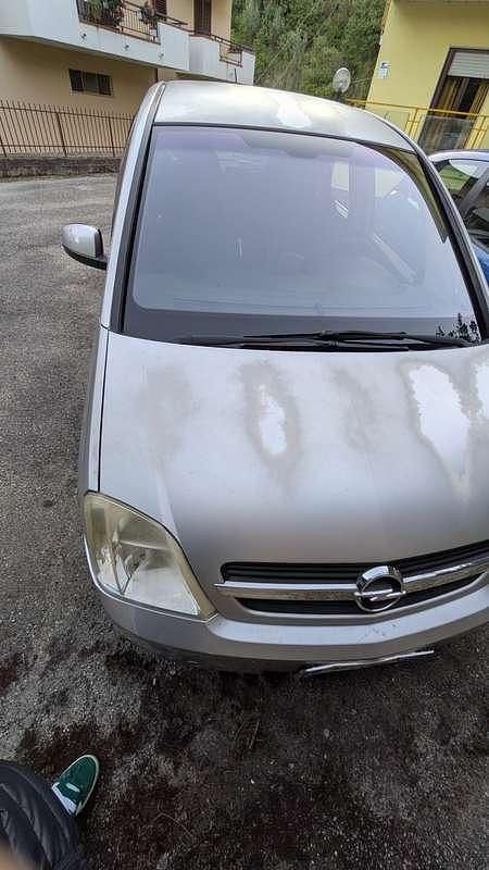 Usata Opel Meriva 101 CV (74 kW) 2005 Argento Monovolume
