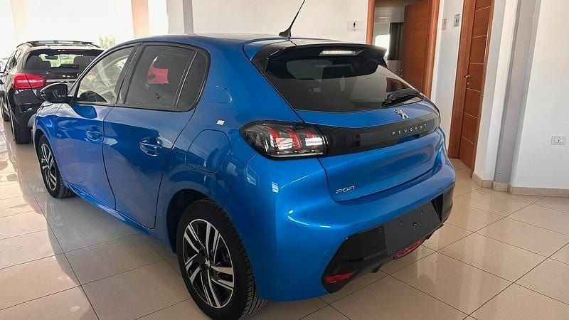 Usata Peugeot 208 Allure 100 CV (73 kW) 2023 Blu Utilitaria
