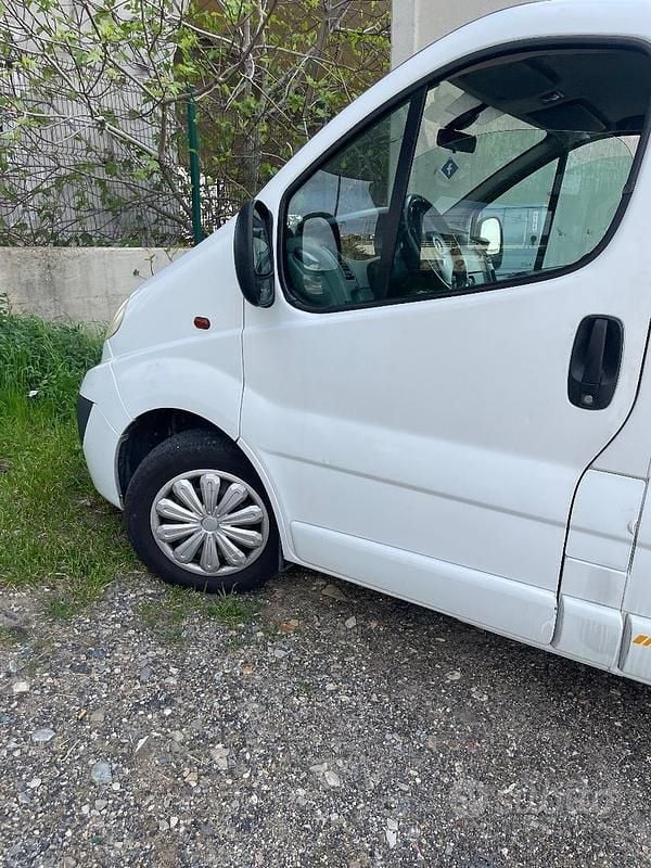 Usata Opel Vivaro 140 CV (102 kW) 2010 Bianco Monovolume