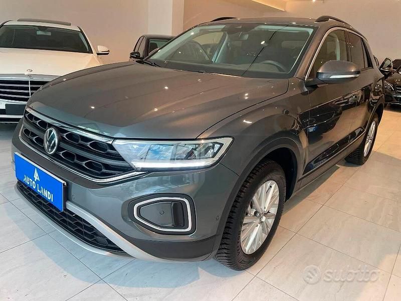 Grigio(met.) Usata 2024 VW T-Roc Life SUV | 21.960 € (Ottimo prezzo) - Immagine 1/4
