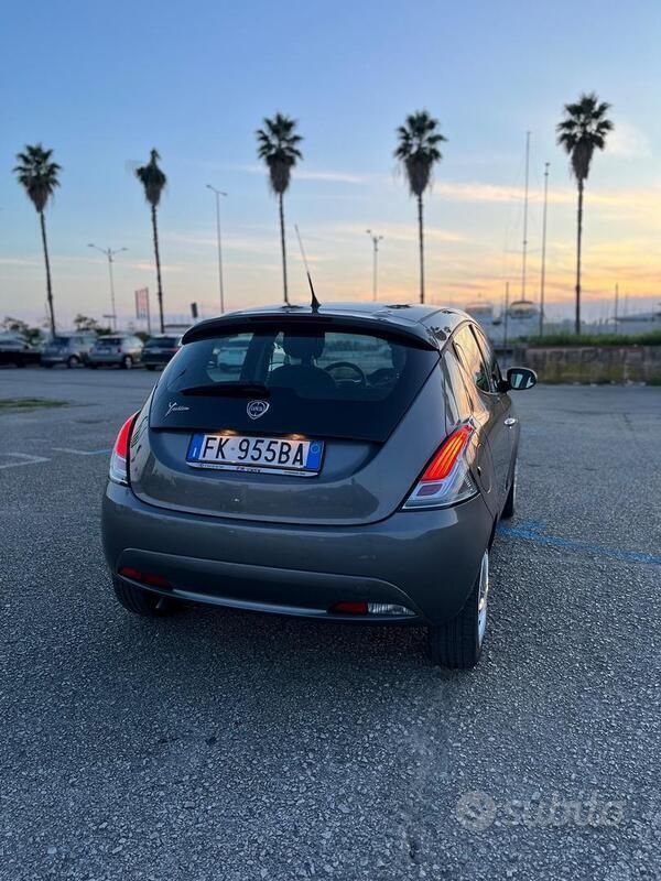 Usata Lancia Ypsilon Gold 85 CV (62 kW) 2017 Grigio Utilitaria