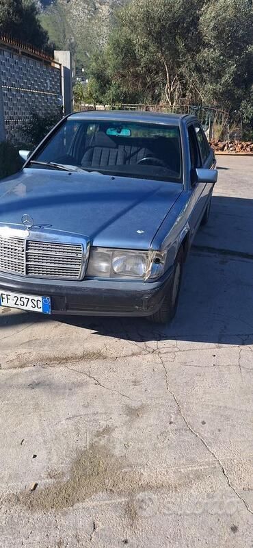 Usata Mercedes 190 90 CV (66 kW) 1984 Grigio Berlina