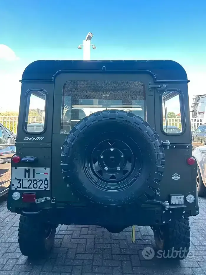Usata Land Rover Defender 86 CV (63 kW) 1989 Verde SUV