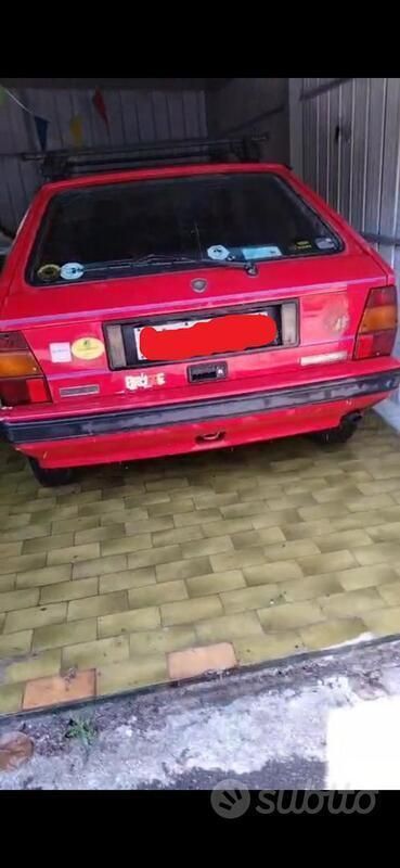 Usata Lancia Delta 75 CV (55 kW) 1990 Rosso Utilitaria