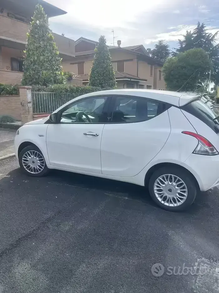 Usata Lancia Ypsilon 69 CV (50 kW) 2017 Utilitaria