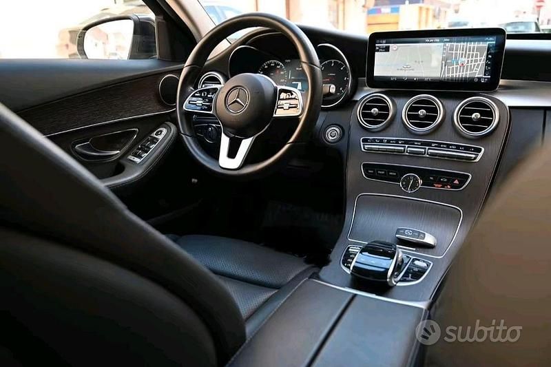 Usata Mercedes C220 194 CV (142 kW) 2019 Blu Berlina