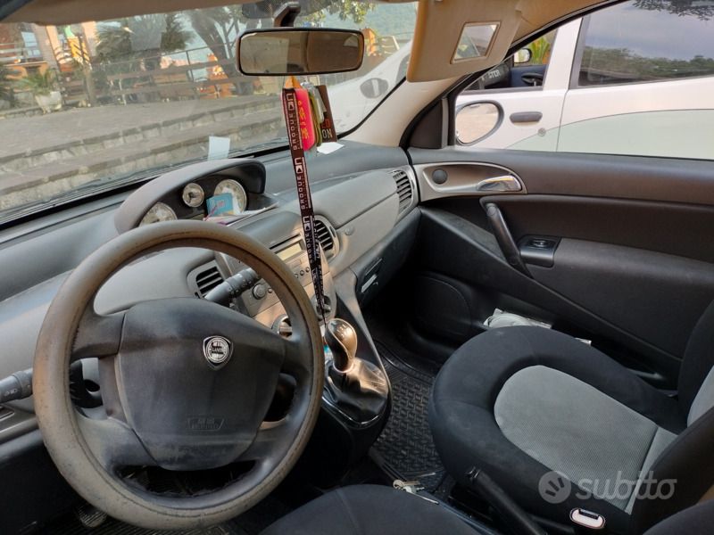 Gebraucht Lancia Ypsilon 70 PS (51 kW) 2004 Grau Kleinwagen