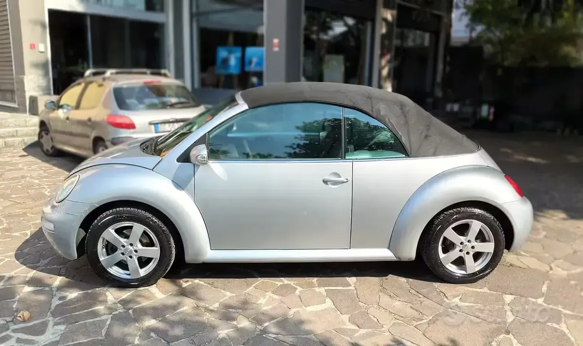 Usata VW New Beetle 101 CV (74 kW) 2004 Grigio Utilitaria