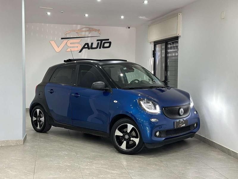 Blu/azzurro Usata 2017 Smart ForFour Passion Due volumi | 13.999 € (Buon prezzo) - Immagine 1/4