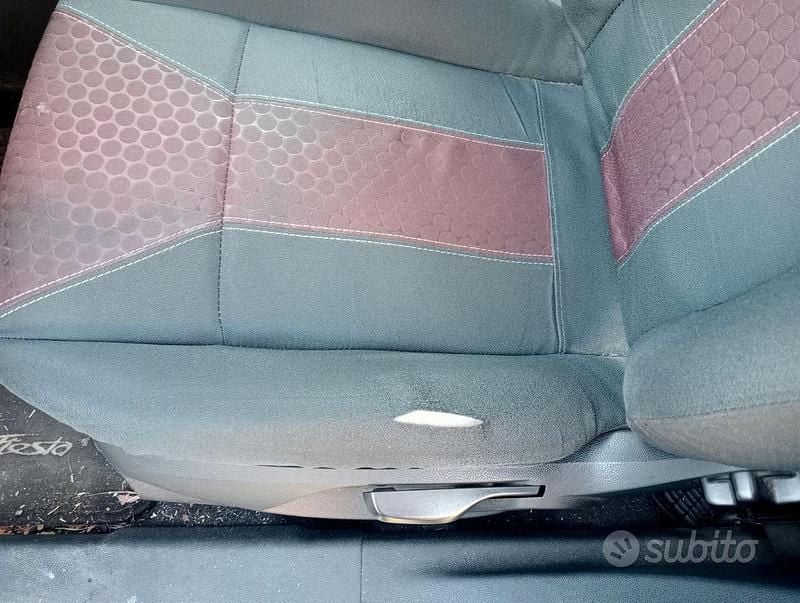 Usata Ford Fiesta 95 CV (69 kW) 2010 Bianco Berlina