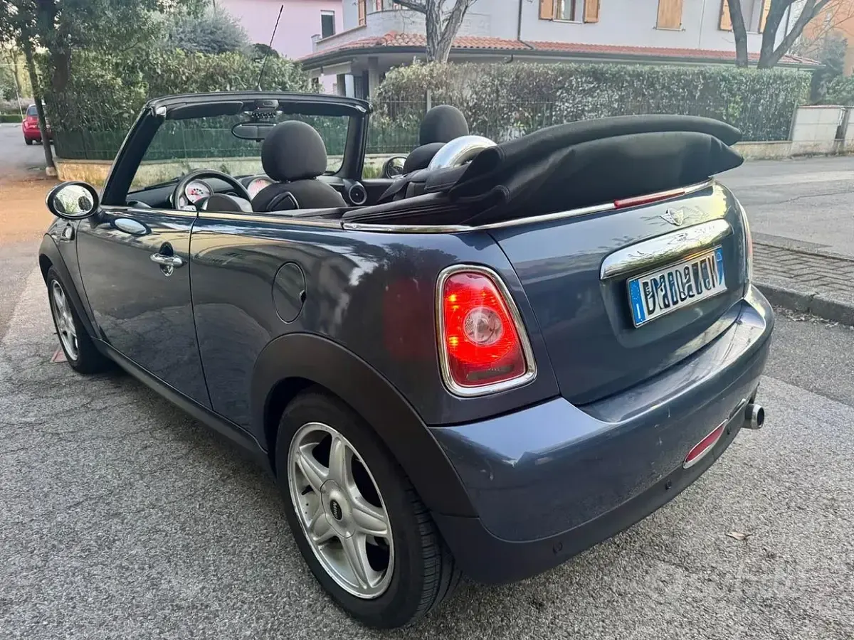 Usata Mini Cooper Cabriolet 120 CV (88 kW) 2010 Bluazzurro Cabrio