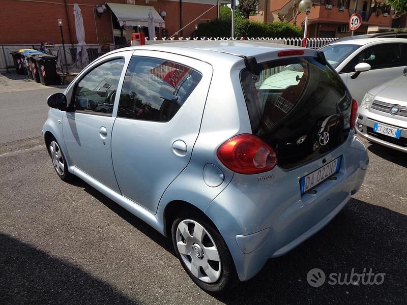 Käytetty Toyota Aygo Sol 68 HP (50 kW) 2006 Sininen Viistoperä