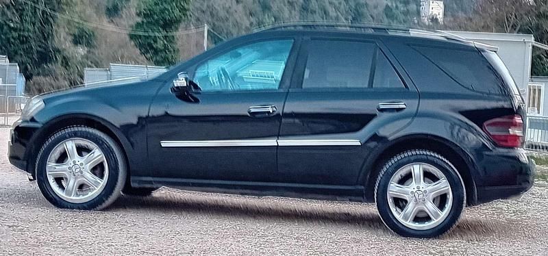 Usata Mercedes ML320 224 CV (164 kW) 2006 Nero SUV