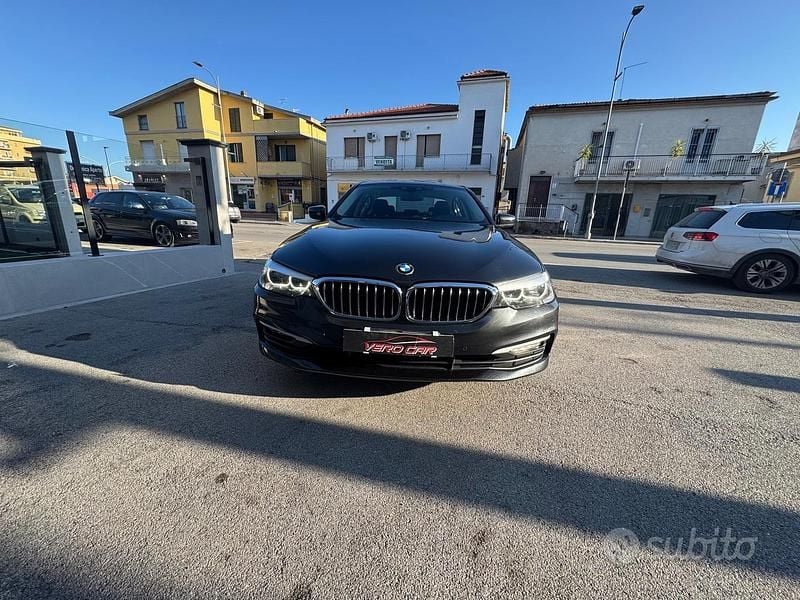 Usata BMW 520 Luxury Line 190 CV (139 kW) 2017 Nero Berlina