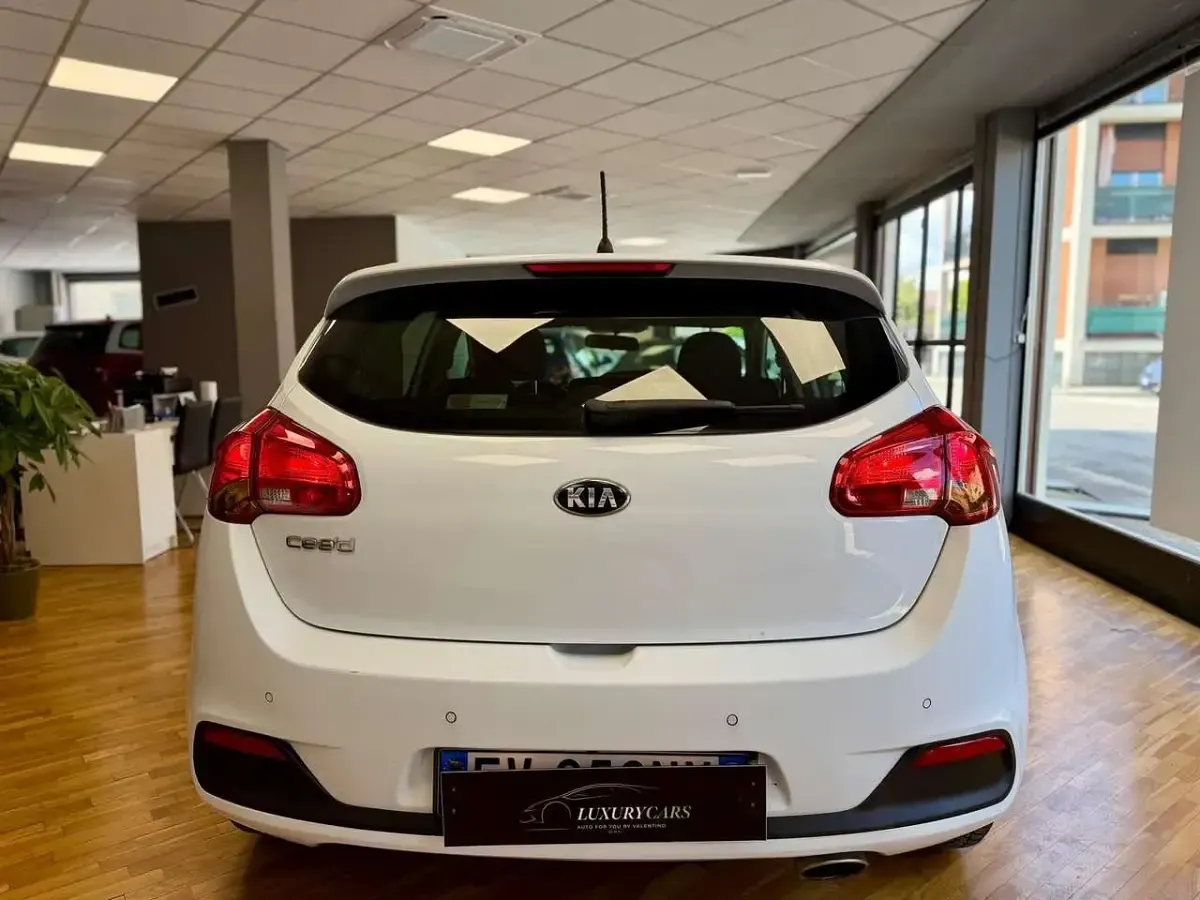 Usata Kia Ceed 99 CV (72 kW) 2014 Bianco Utilitaria