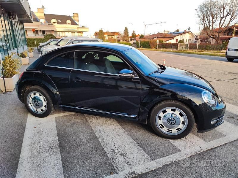 Usata VW Beetle Design 105 CV (77 kW) 2012 Nero Utilitaria