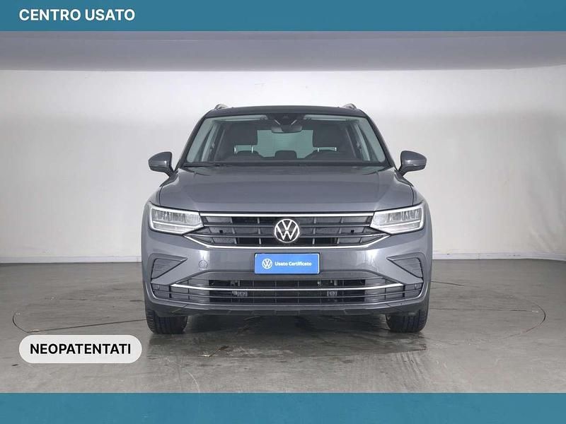 Usata VW Tiguan Life 131 CV (96 kW) 2022 Dolphin grey metallizzato SUV