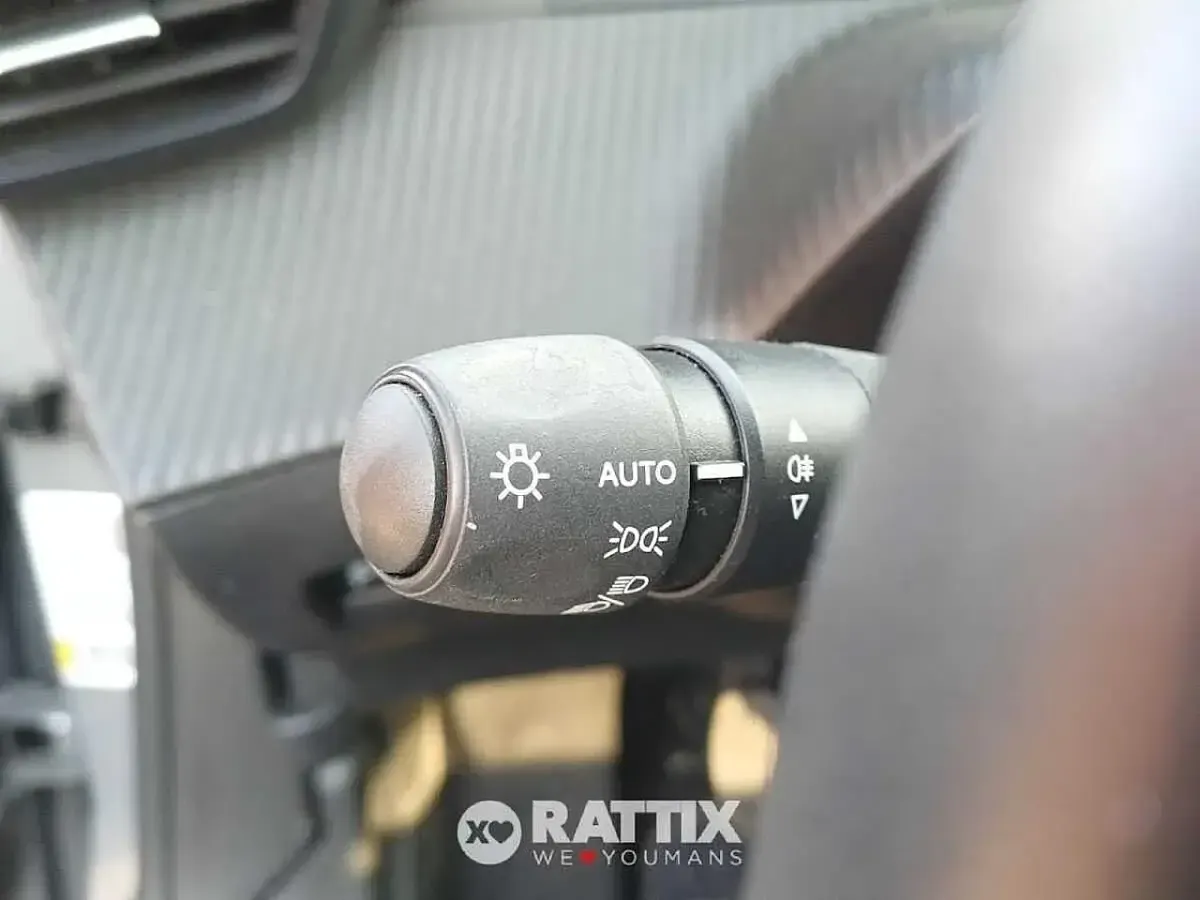 Usata Peugeot 2008 Allure 100 CV (73 kW) 2025 Grigio SUV