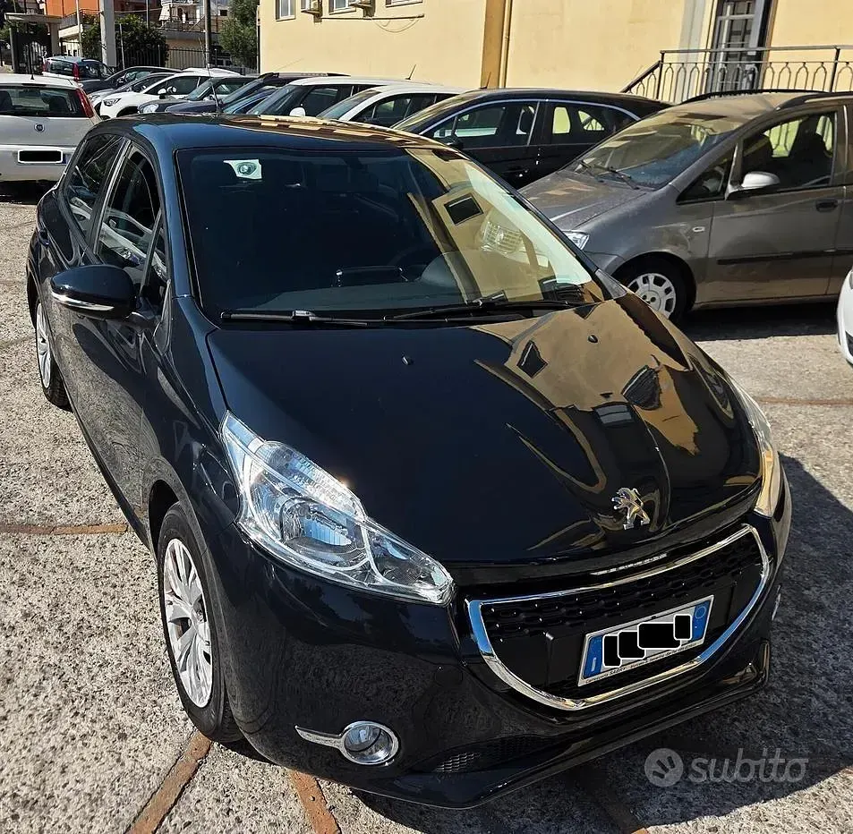 Usata Peugeot 208 68 CV (50 kW) 2015 Nero Utilitaria