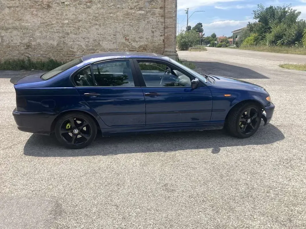 Usata BMW 318 116 CV (85 kW) 2003 Bluazzurro Berlina
