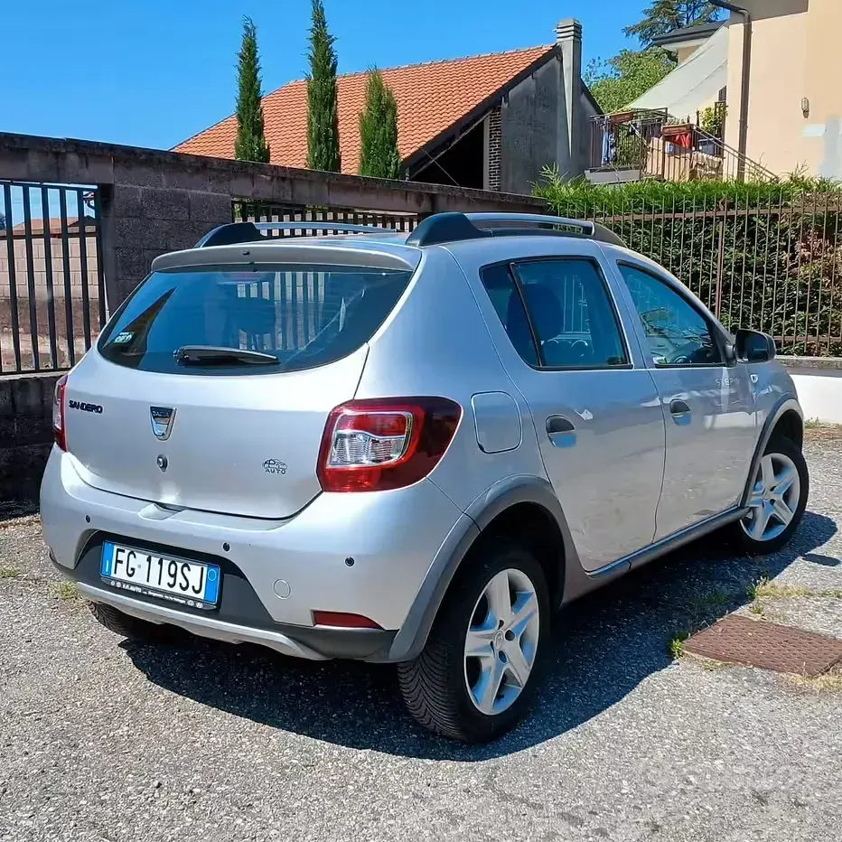 Usata Dacia Sandero Stepway 90 CV (66 kW) 2017 Grigio Berlina